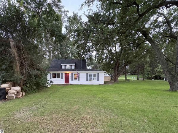 1430 3rd Avenue, Howell, MI 48843