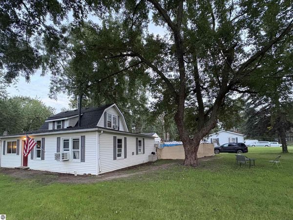 1430 3rd Avenue, Howell, MI 48843