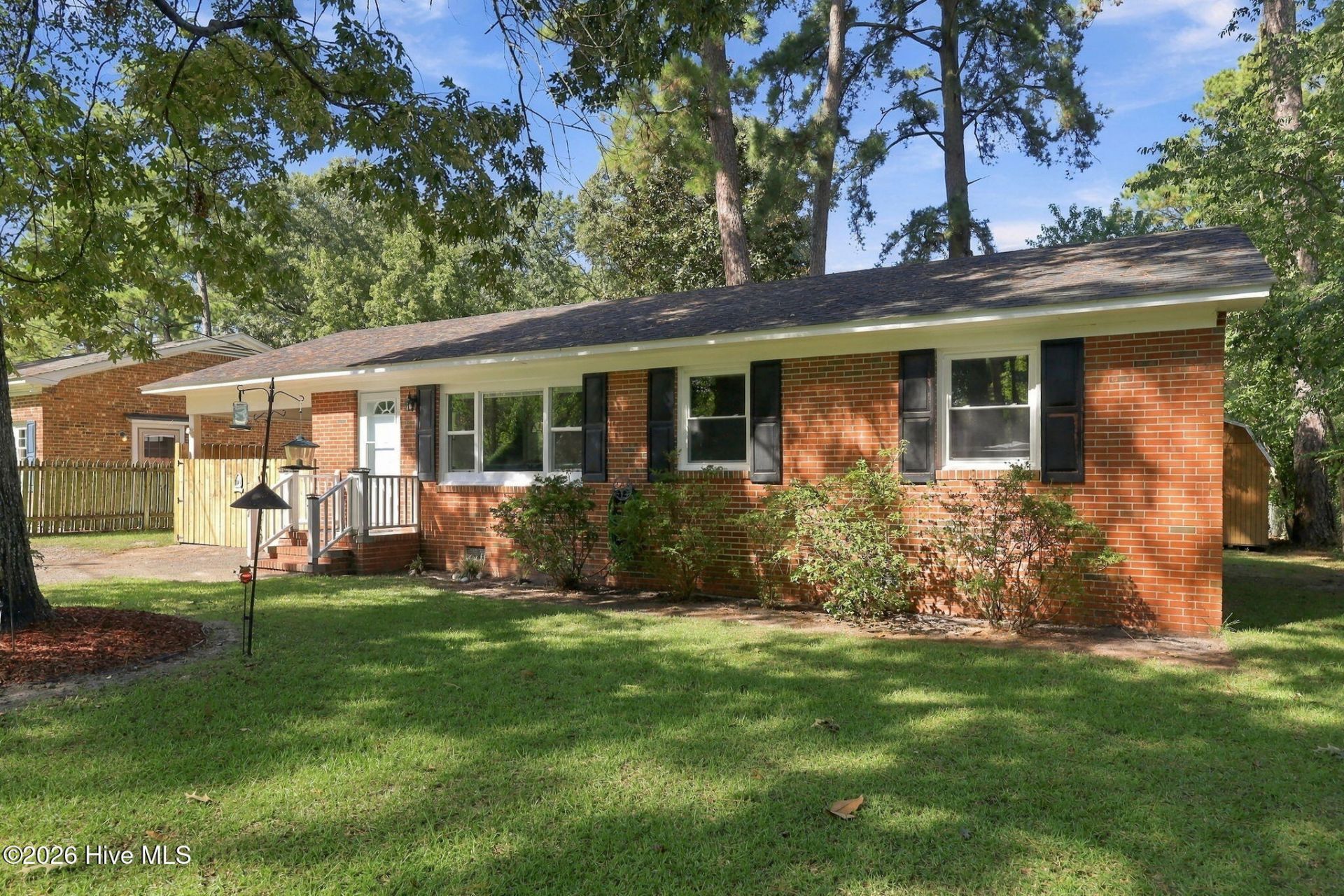 27 Croatan Avenue, Bath, NC 27808 Main Photo