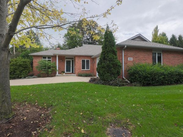 212 Thorngate COURT, Unit 8, Burlington, WI 53105