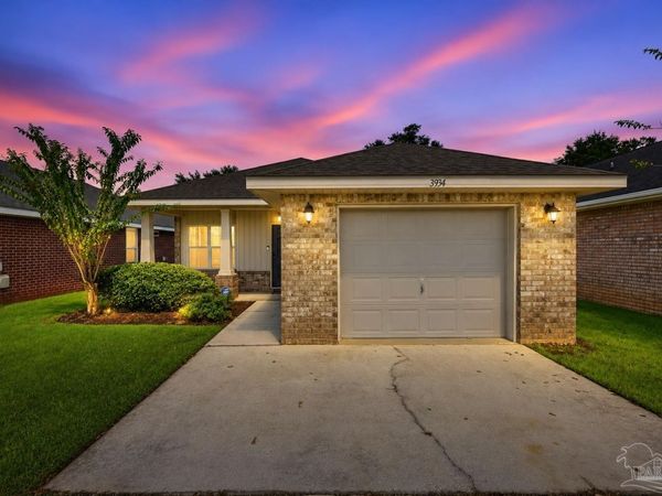 3934 Willow Glen Dr, Pace, FL 32571