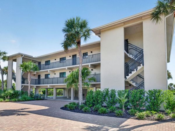 1919 Olde Middle Gulf Dr, Unit 102, Sanibel, FL 33957