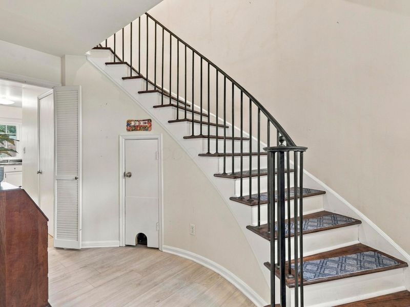 2811 Chateau Circle S, Unit 36, Upper Arlington, OH 43221 Photo 10