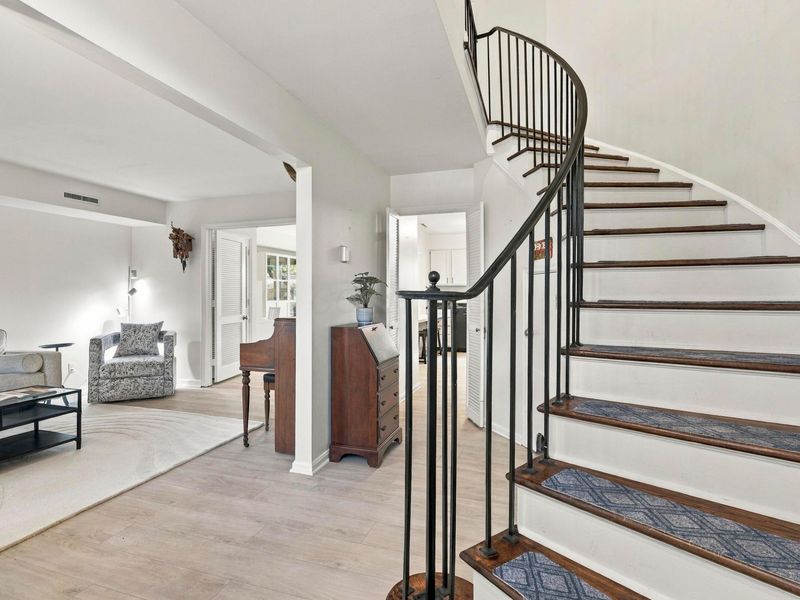 2811 Chateau Circle S, Unit 36, Upper Arlington, OH 43221 Photo 11