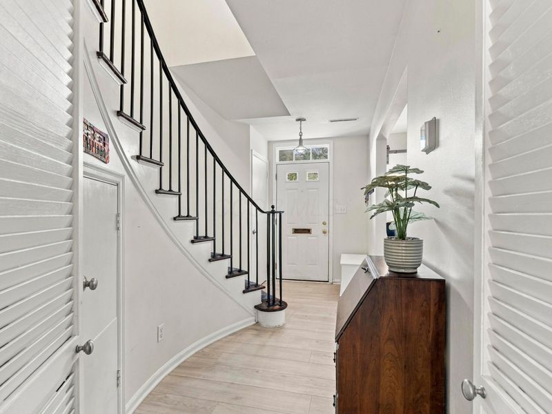 2811 Chateau Circle S, Unit 36, Upper Arlington, OH 43221 Photo 12
