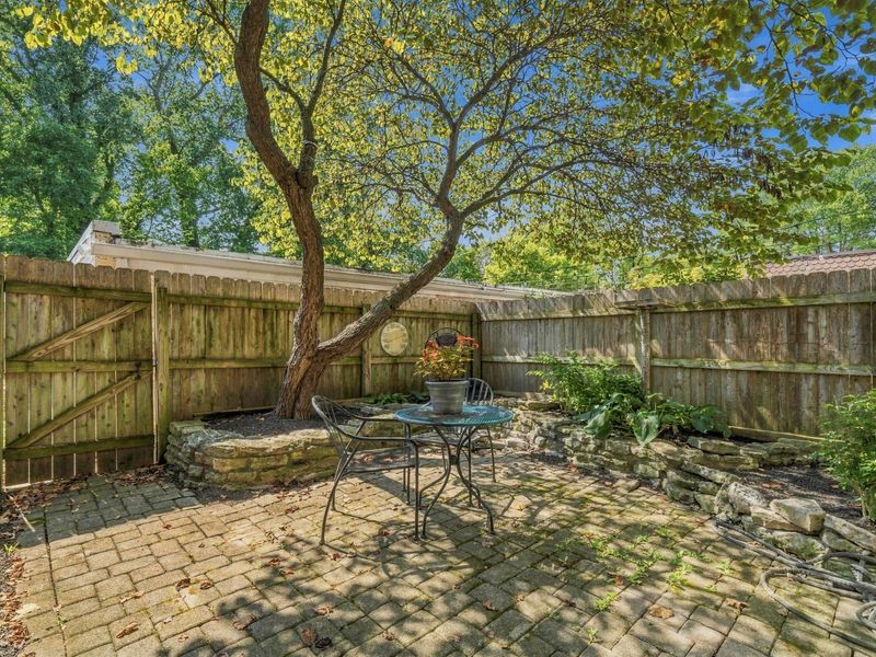 2811 Chateau Circle S, Unit 36, Upper Arlington, OH 43221 Photo 38