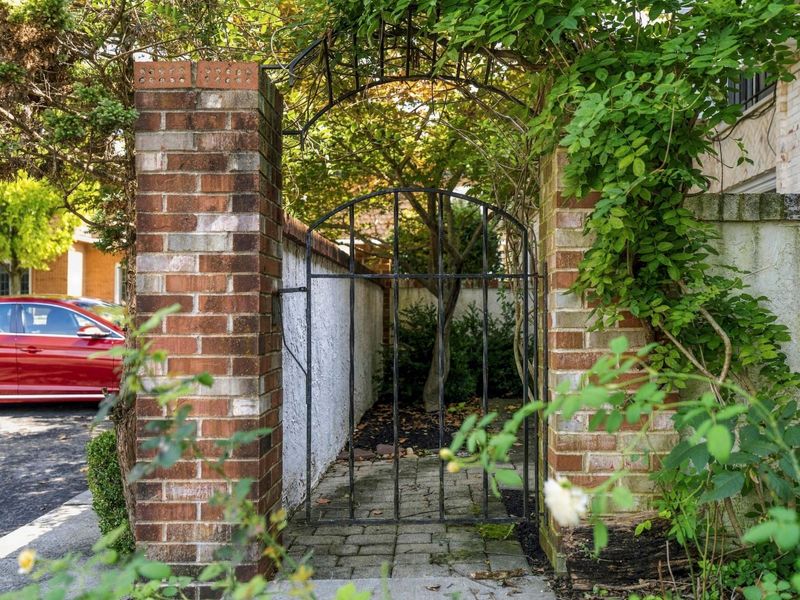 2811 Chateau Circle S, Unit 36, Upper Arlington, OH 43221 Photo 5