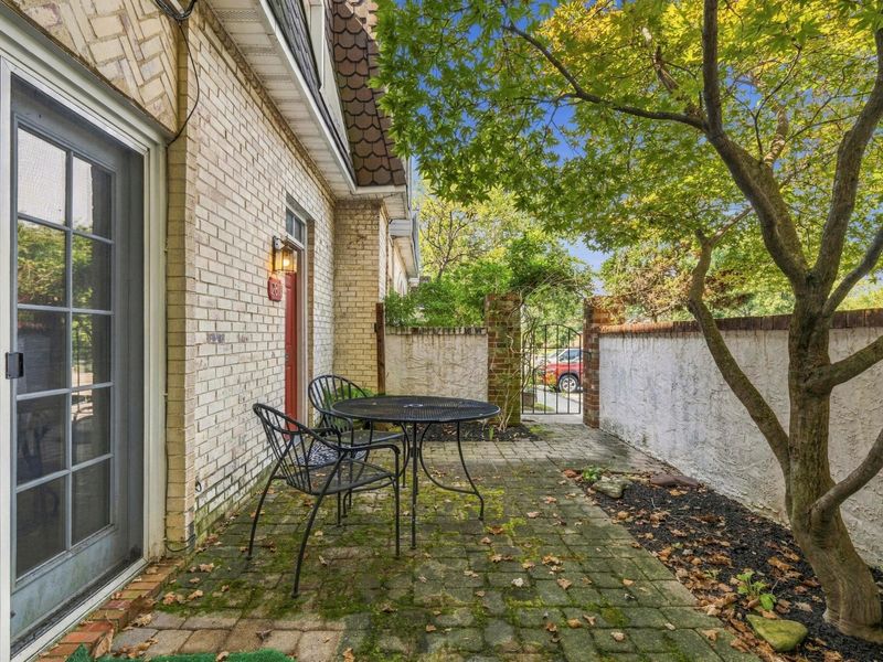 2811 Chateau Circle S, Unit 36, Upper Arlington, OH 43221 Photo 7