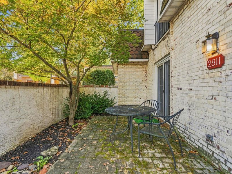 2811 Chateau Circle S, Unit 36, Upper Arlington, OH 43221 Photo 8