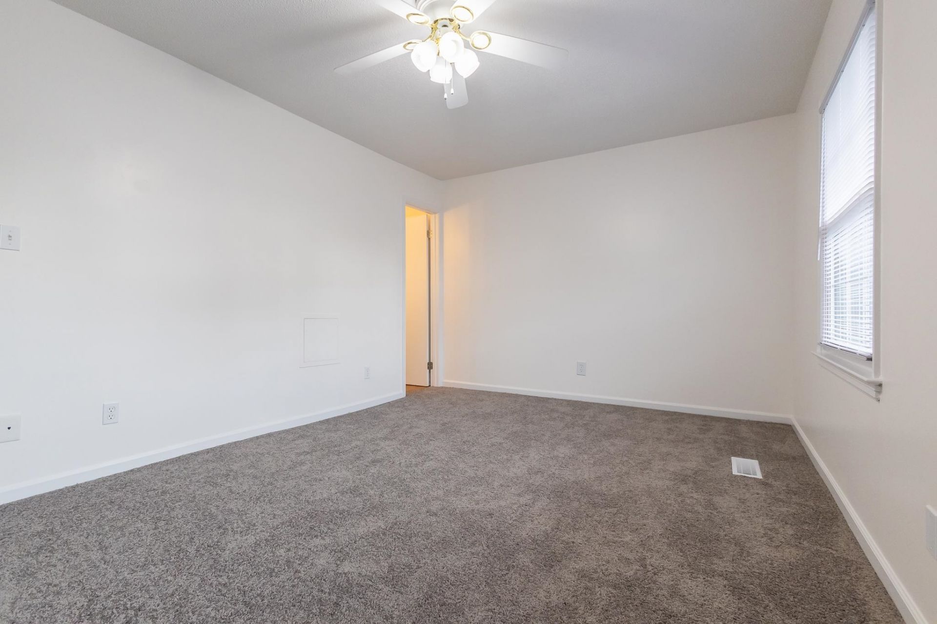 1709 Fawn Vista Dr. N  Photo 10