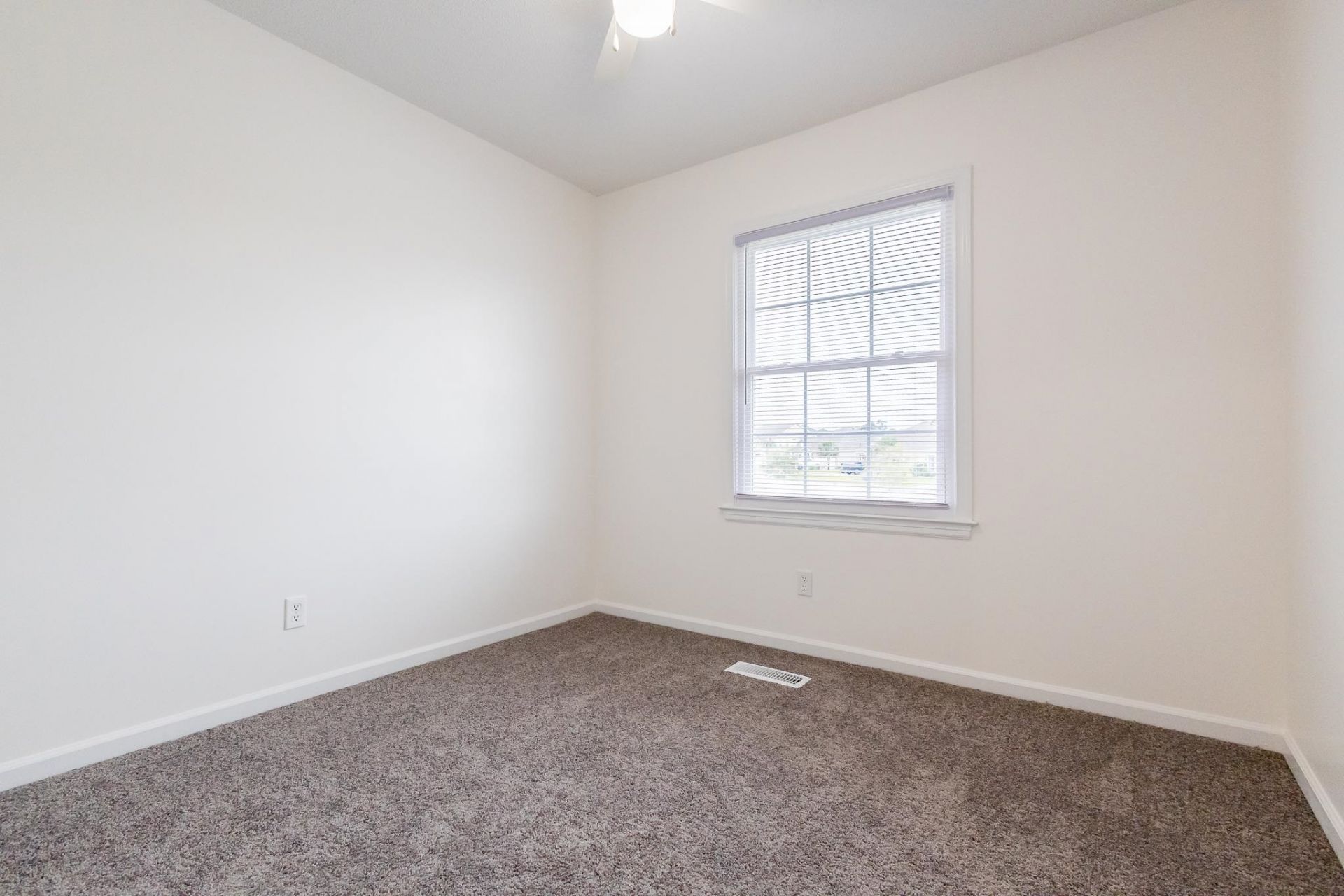 1709 Fawn Vista Dr. N  Photo 14