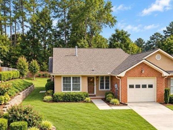 7109 Woodridge Lane, Union City, GA 30291