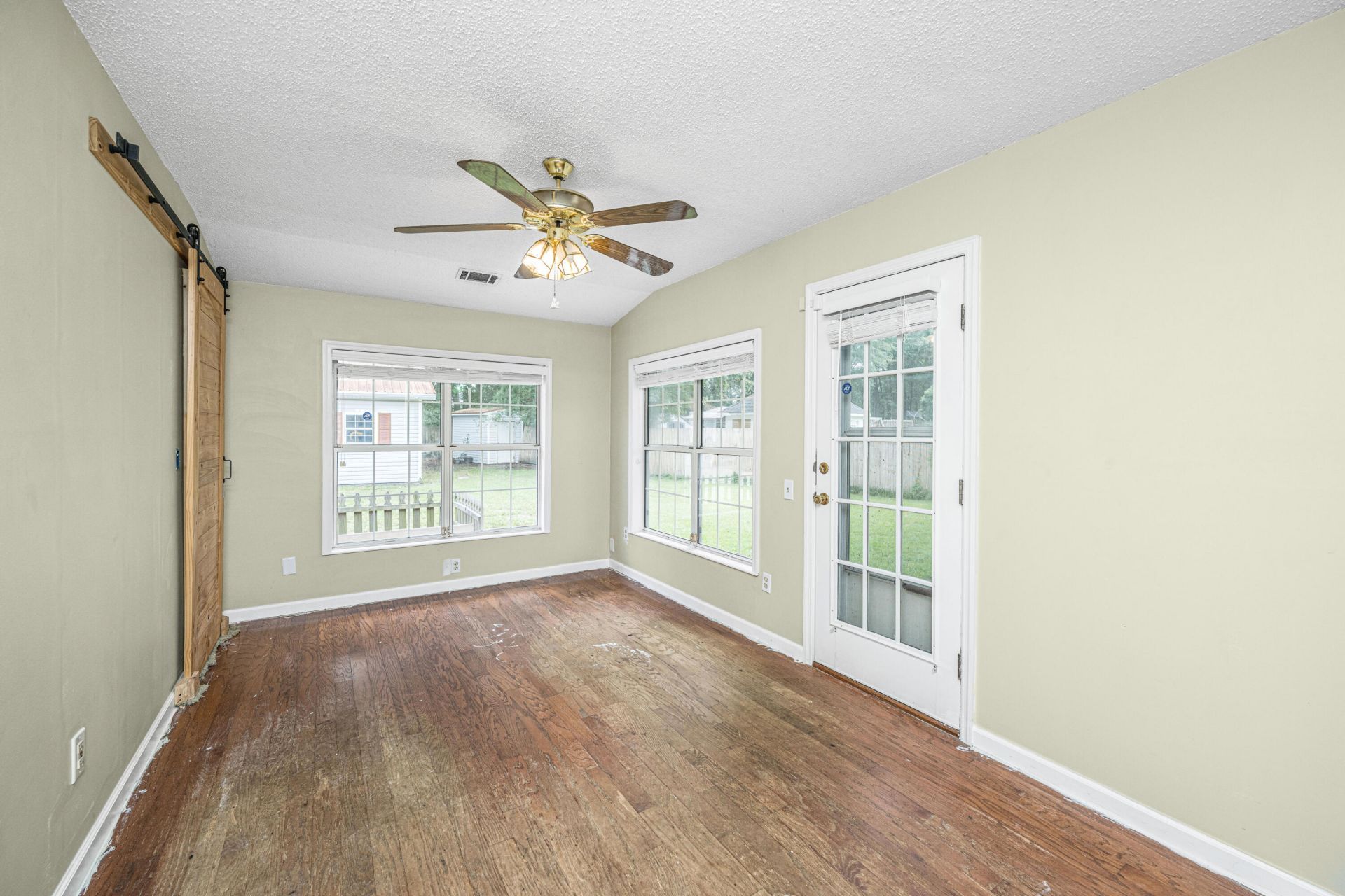 120 Trestlewood Drive Photo 16