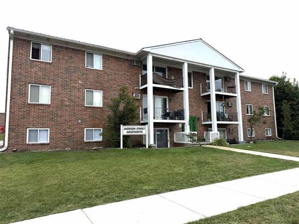 709 Jackson Street, Unit 6, Petoskey, MI 49770