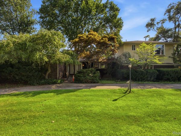 2726 Bay Drive , West Bloomfield Township, Mi 48324