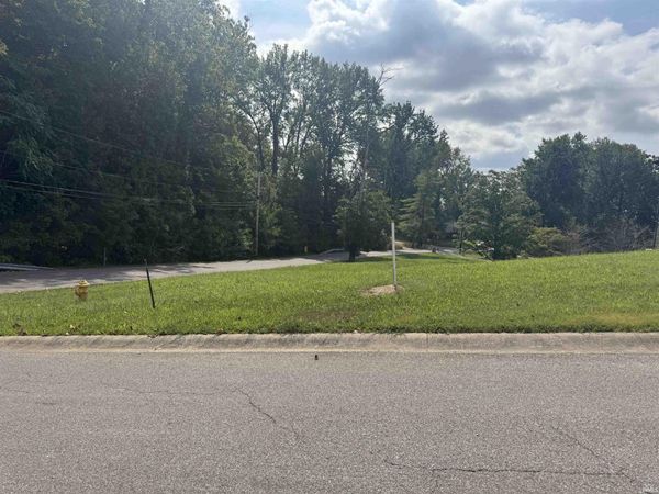 5120 Hidden Lake Drive, Evansville, IN 47712