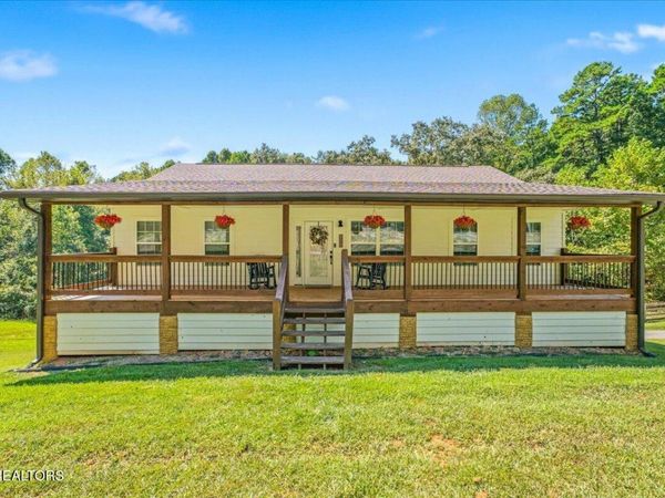 123 Cove Springs Drive, Dandridge, TN 37725