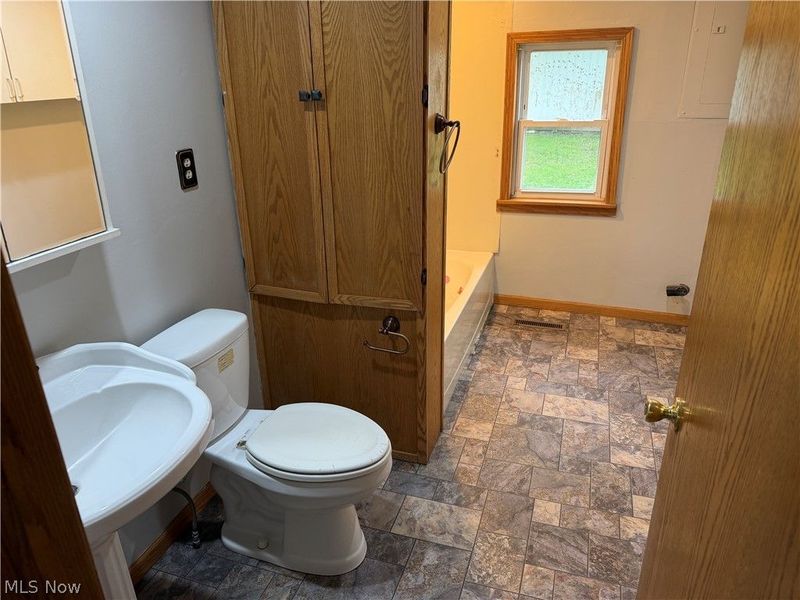 606 E First Street, Uhrichsville, OH 44683 Photo 13