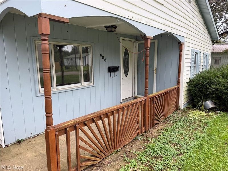 606 E First Street, Uhrichsville, OH 44683 Photo 3