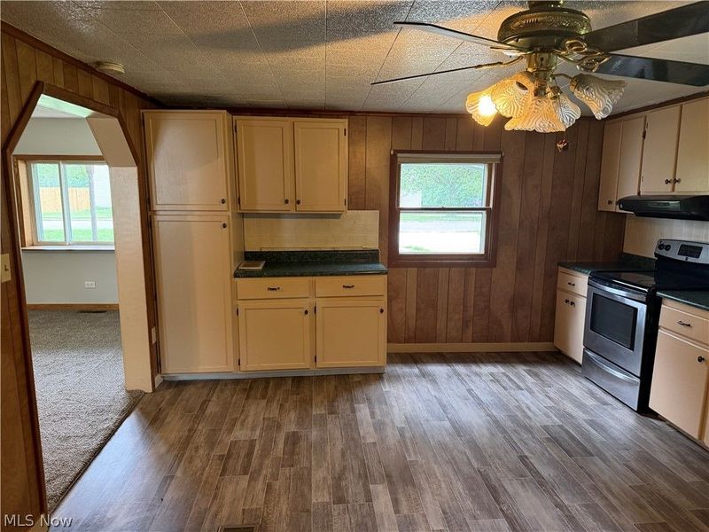 606 E First Street, Uhrichsville, OH 44683 Photo 9
