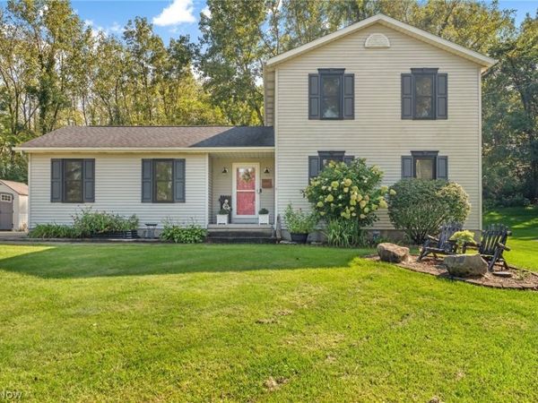 458 Derbyshire Road , Green, OH 44319