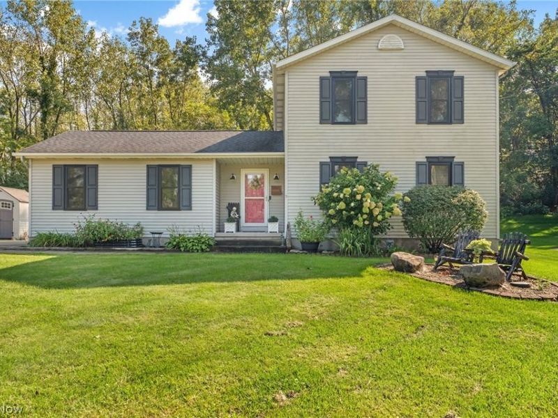 458 Derbyshire Road, Green, OH 44319 Photo 1