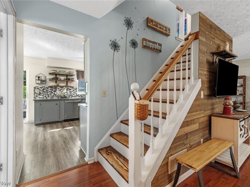 458 Derbyshire Road, Green, OH 44319 Photo 9