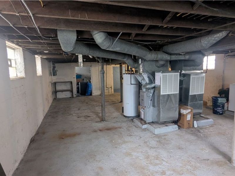 951 Royal Road, Cleveland, OH 44110 Photo 7