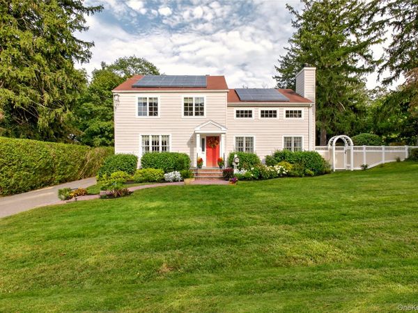 88 Knollwood Avenue , Huntington, NY 11743