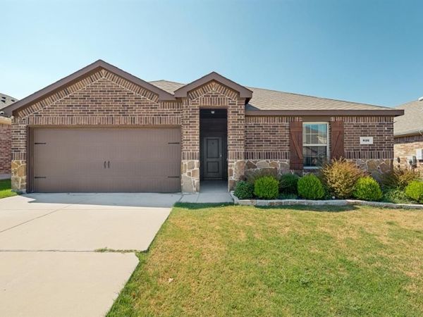 816 Alton Drive, Aubrey, TX 76227
