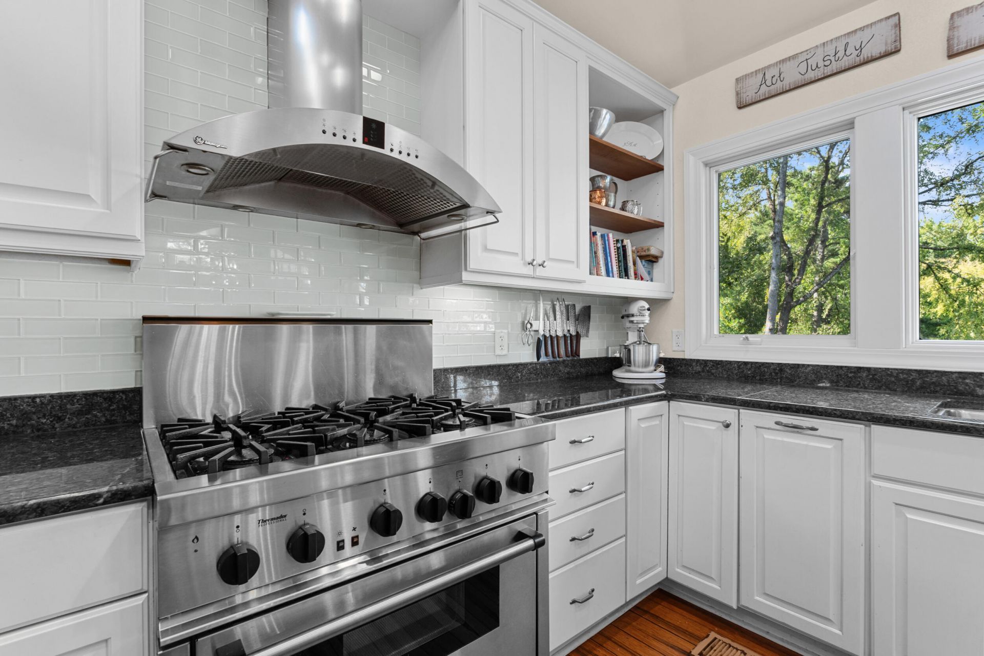 2205 Quail Hollow Court Photo 7