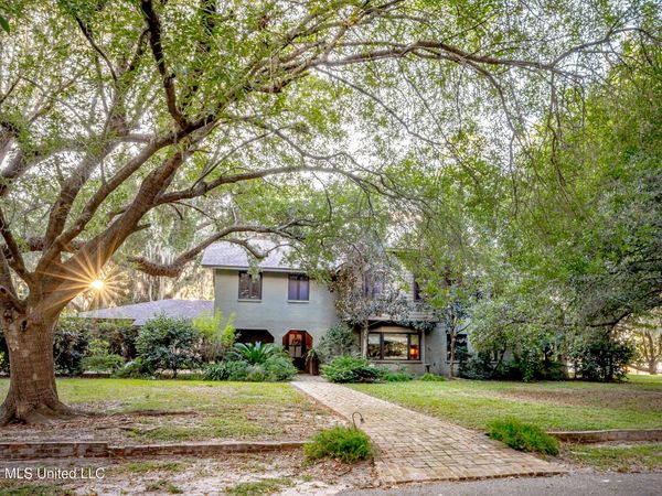 611 Lakeview Drive, Pascagoula, MS 39567