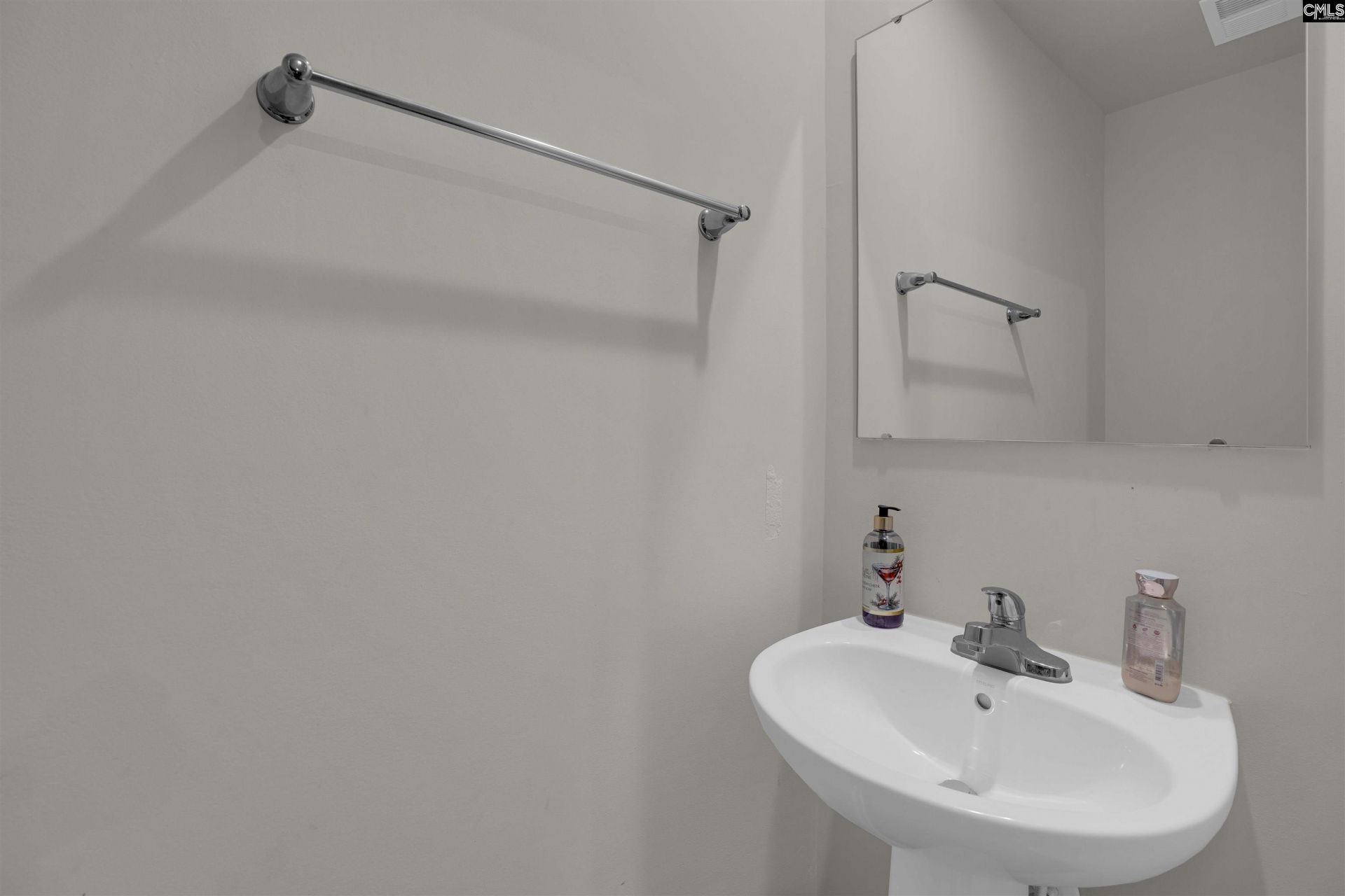 250 Saskatoon Drive  Photo 11