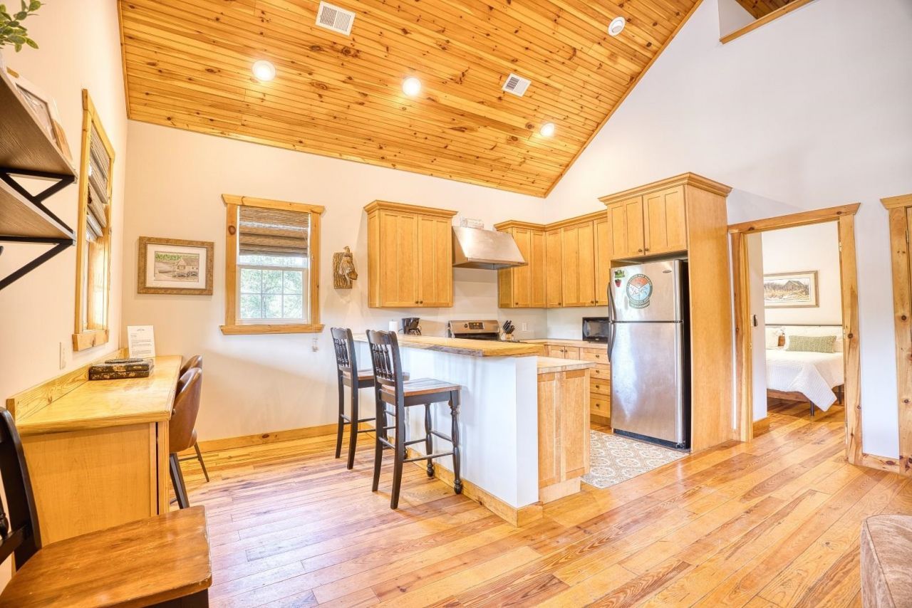 1250 Vera Rd.  Photo 4