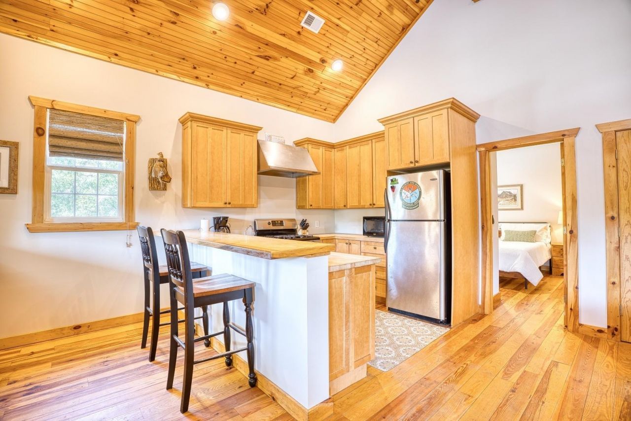 1250 Vera Rd.  Photo 5