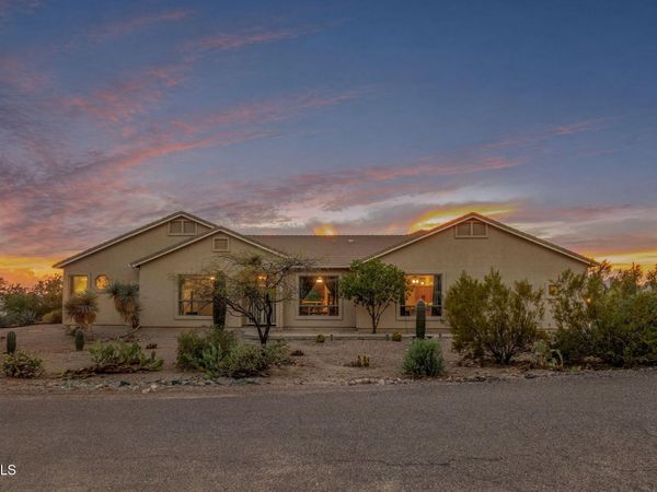 2564 N CHARLEBOIS Road, Apache Junction, AZ 85119