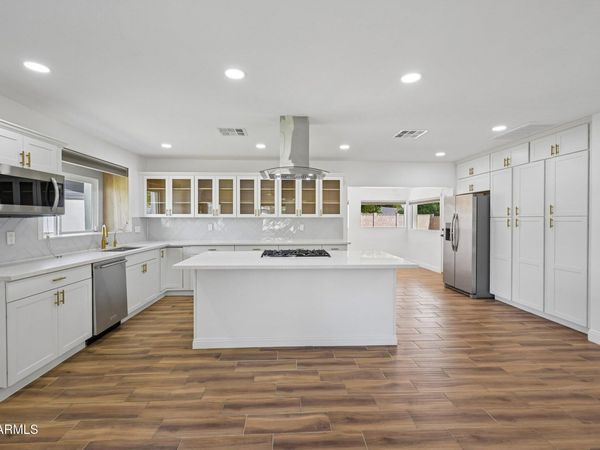 1121 W BETHANY HOME Road, Phoenix, AZ 85013
