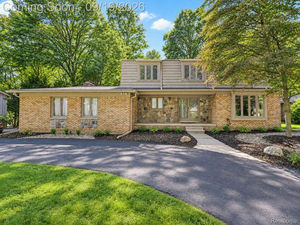 21253 Woodhill Drive, Farmington Hills, Mi 48167