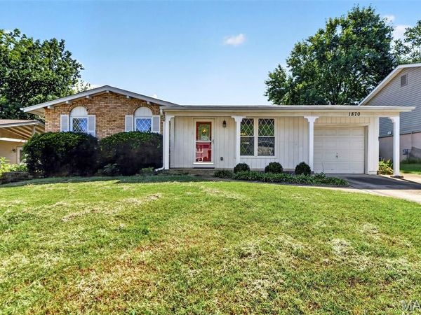 1870 San Luis Rey Parkway , Fenton, MO 63026