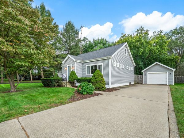 4604 Cleveland Avenue, Stevensville, MI 49127