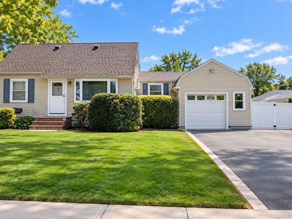 1 Higbie Drive , West Islip, NY 11795