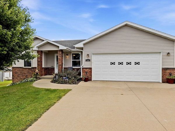 7686 S Westbrook Drive, Dubuque, IA 52002