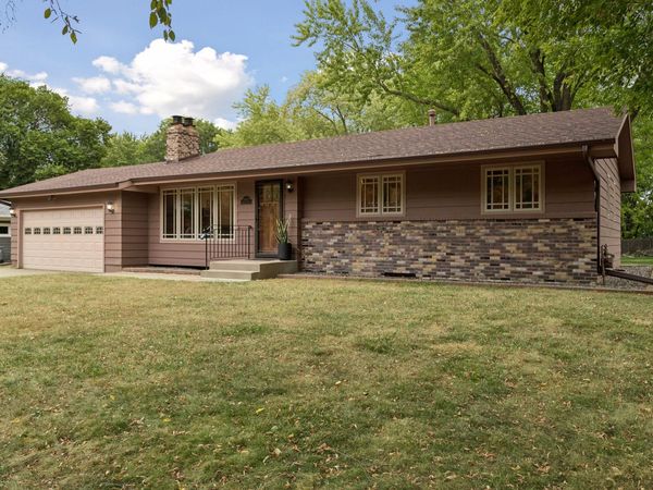 18910 Harrogate Drive, Eden Prairie, MN 55346