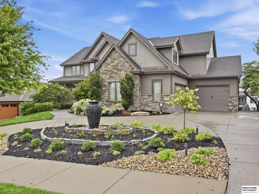 18664 Oregon Circle, Elkhorn, NE 68022