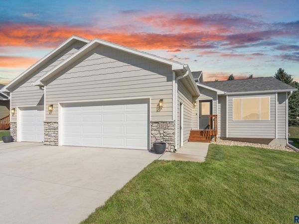 3312 N Geneva Trl, Sioux Falls, SD 57107
