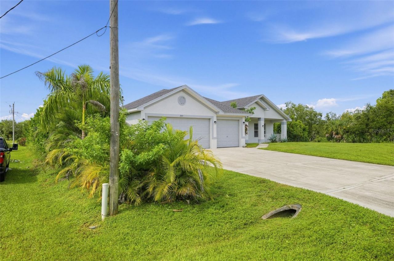 2019 Wanda Avenue N, Lehigh Acres, FL 33971 Photo
