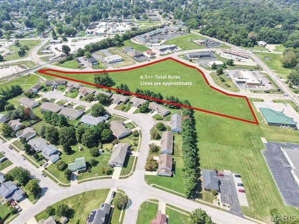 1810 Central Plaza Drive , Belleville, IL 62221