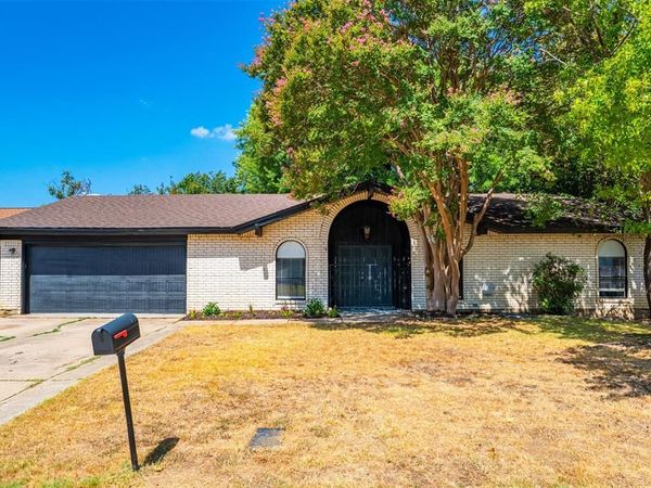 2105 Cottie Lane, Arlington, TX 76010