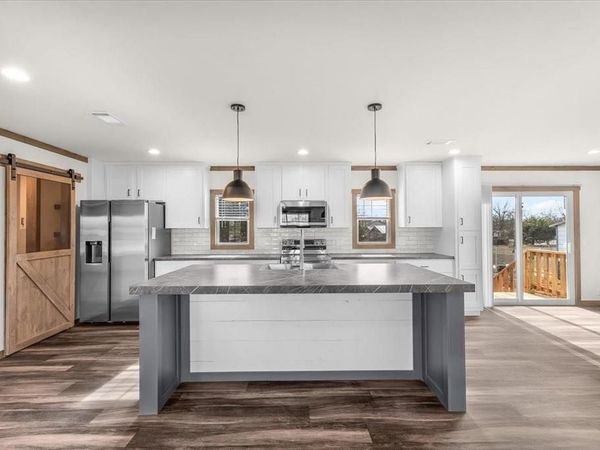 332 Creekview Meadows Drive, Springtown, TX 76082