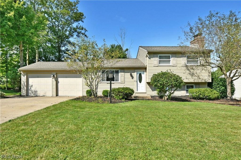 2957 Malibu Drive Sw, Warren, OH 44481 Main Photo